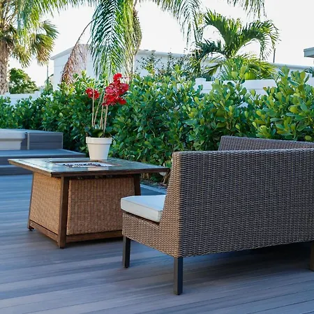 Stylish 2Br Unit W/ Hot Tub 5 Mins From The Beach!
